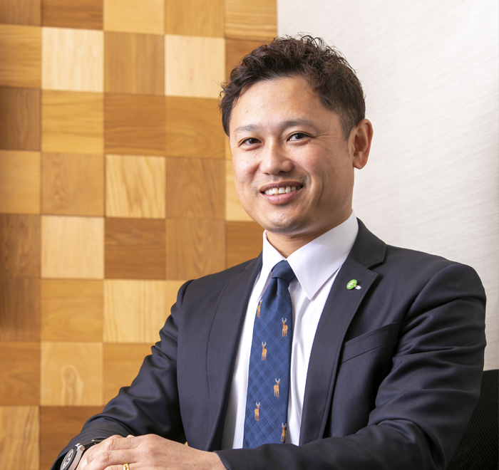 代表取締役 瓜生 氏